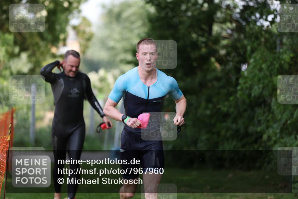 15.06.2025 - 7 Türme Triathlon Michael Strokosch http://msf.ph/oto/7967960 15.06.2025 12:53:48 Schwimmen 760, 862, 1072, 1133, 1156 meine-sportfotos.de