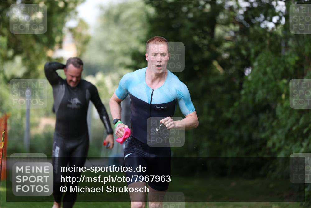 15.06.2025 - 7 Türme Triathlon Michael Strokosch http://msf.ph/oto/7967963 15.06.2025 12:53:48 Schwimmen 760, 862, 1072, 1133, 1156 meine-sportfotos.de