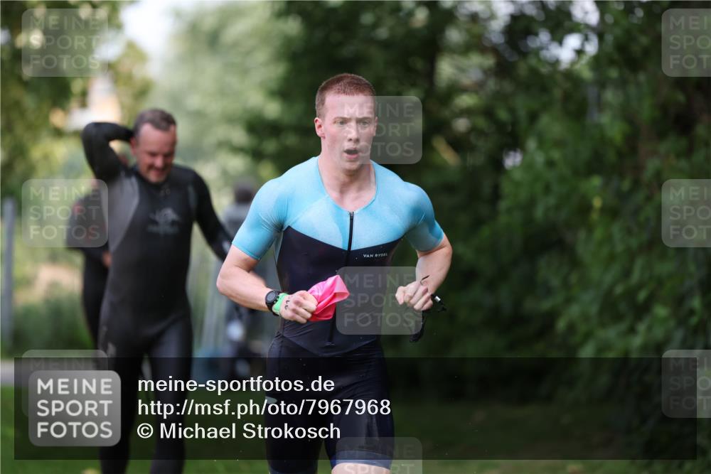 15.06.2025 - 7 Türme Triathlon Michael Strokosch http://msf.ph/oto/7967968 15.06.2025 12:53:49 Schwimmen 760, 862, 1072, 1133, 1156 meine-sportfotos.de