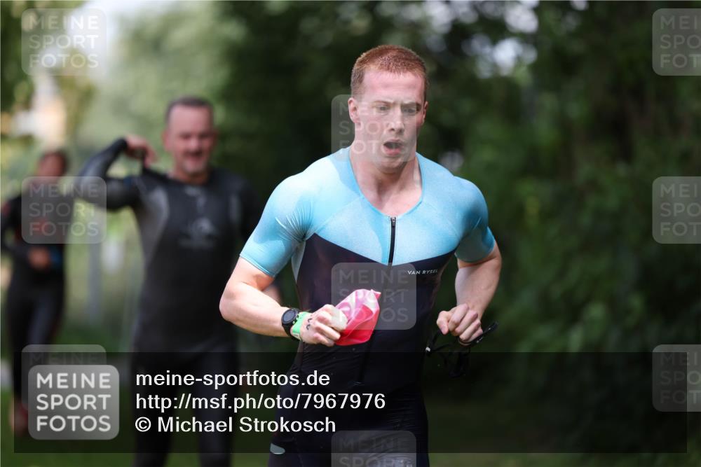 15.06.2025 - 7 Türme Triathlon Michael Strokosch http://msf.ph/oto/7967976 15.06.2025 12:53:49 Schwimmen 760, 862, 1072, 1133, 1156 meine-sportfotos.de