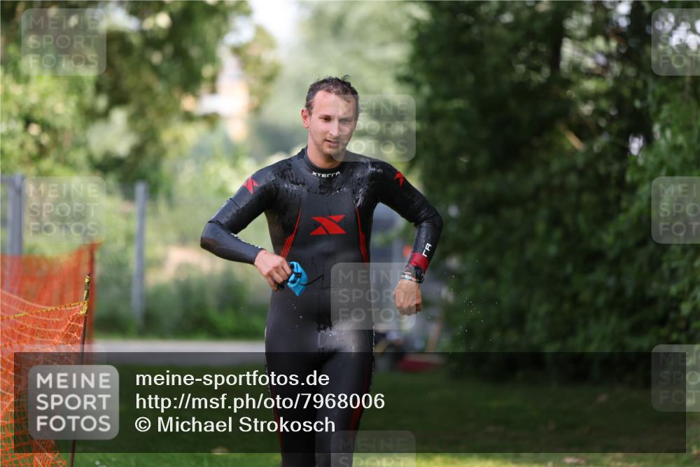 15.06.2025 - 7 Türme Triathlon Michael Strokosch http://msf.ph/oto/7968006 15.06.2025 12:53:52 Schwimmen 760, 862, 1072, 1133, 1156, 1181 meine-sportfotos.de
