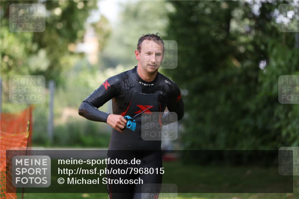 15.06.2025 - 7 Türme Triathlon Michael Strokosch http://msf.ph/oto/7968015 15.06.2025 12:53:53 Schwimmen 760, 862, 1072, 1133, 1156, 1181 meine-sportfotos.de