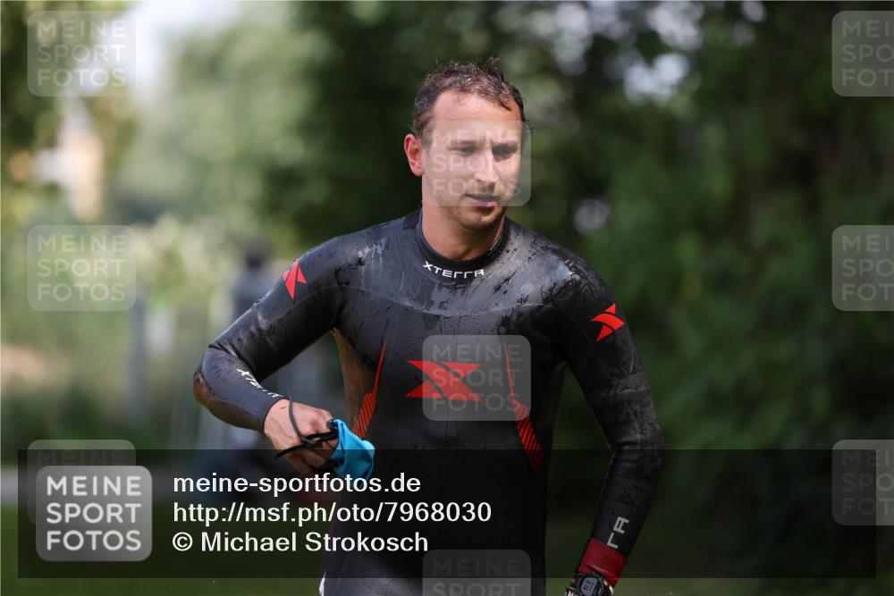15.06.2025 - 7 Türme Triathlon Michael Strokosch http://msf.ph/oto/7968030 15.06.2025 12:53:54 Schwimmen 760, 862, 1072, 1133, 1156, 1181 meine-sportfotos.de