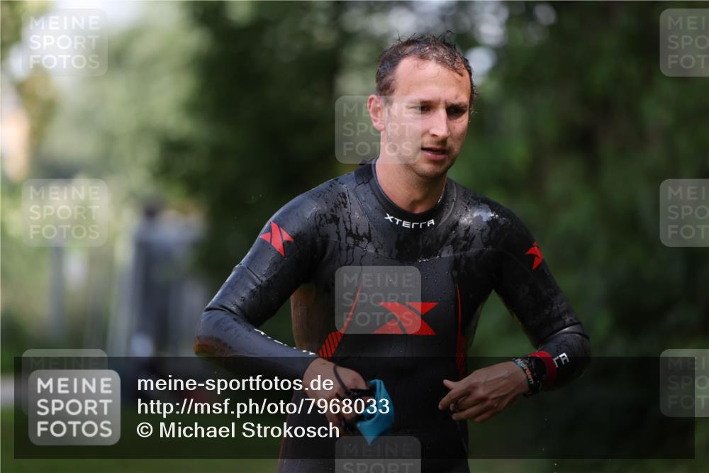 15.06.2025 - 7 Türme Triathlon Michael Strokosch http://msf.ph/oto/7968033 15.06.2025 12:53:54 Schwimmen 760, 862, 1072, 1133, 1156, 1181 meine-sportfotos.de