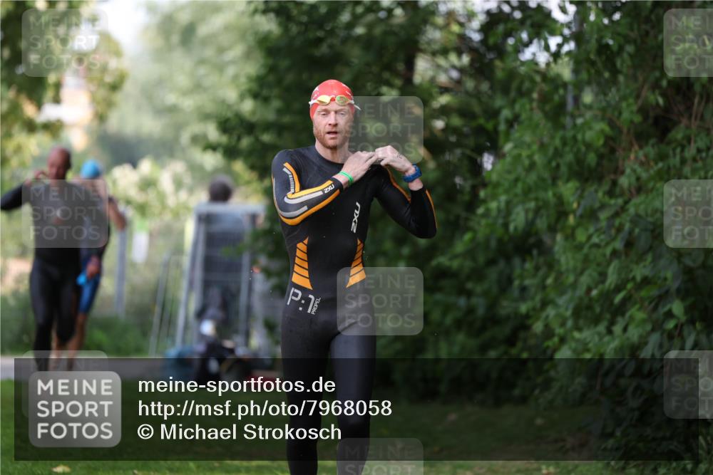 15.06.2025 - 7 Türme Triathlon Michael Strokosch http://msf.ph/oto/7968058 15.06.2025 12:54:02 Schwimmen 760, 862, 930, 990, 1016, 1045, 1133, 1181 meine-sportfotos.de