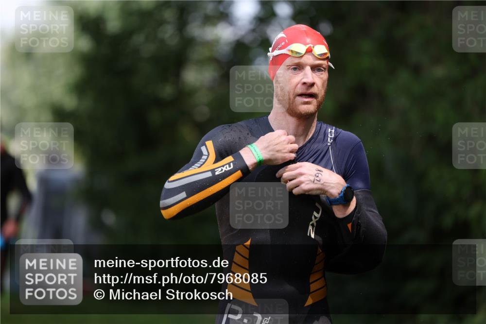 15.06.2025 - 7 Türme Triathlon Michael Strokosch http://msf.ph/oto/7968085 15.06.2025 12:54:04 Schwimmen 760, 862, 930, 990, 1016, 1045, 1181 meine-sportfotos.de