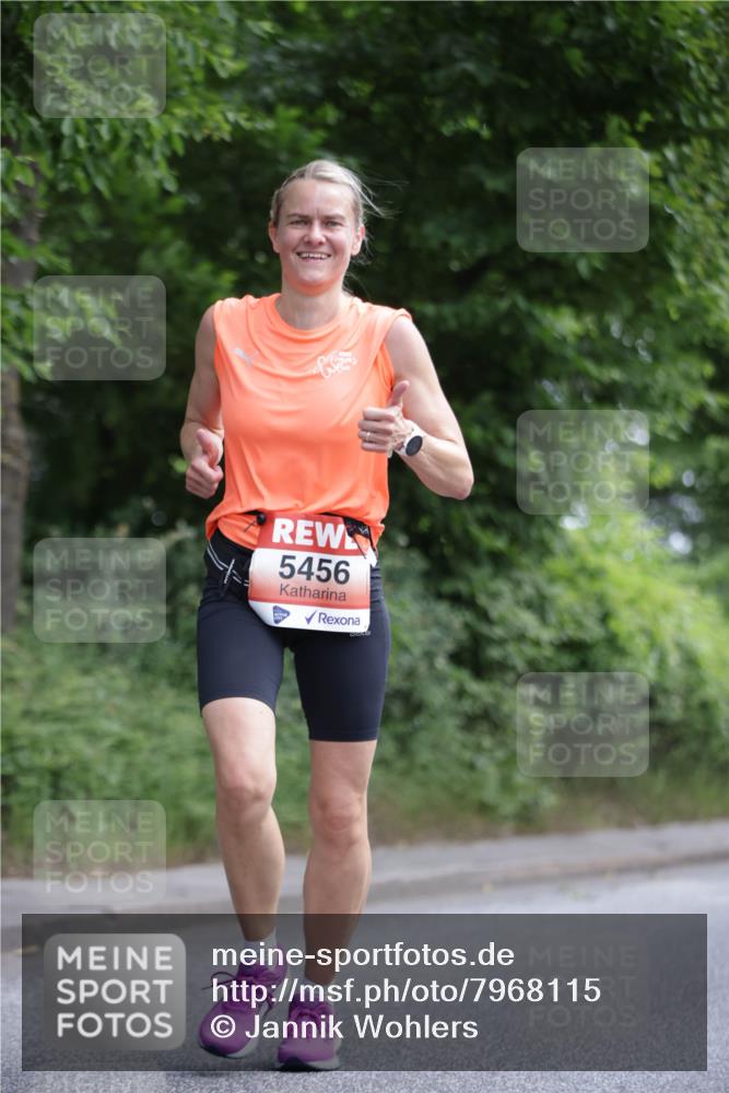 15.06.2025 - REWE Women's Run Jannik Wohlers http://msf.ph/oto/7968115 15.06.2025 10:03:14 Laufen 5456 meine-sportfotos.de