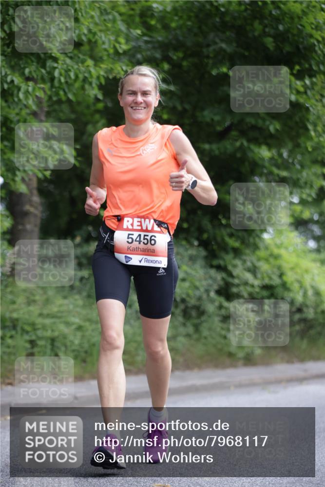 15.06.2025 - REWE Women's Run Jannik Wohlers http://msf.ph/oto/7968117 15.06.2025 10:03:14 Laufen 5456 meine-sportfotos.de