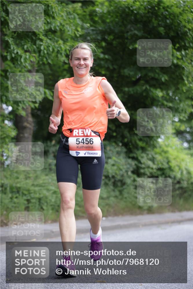 15.06.2025 - REWE Women's Run Jannik Wohlers http://msf.ph/oto/7968120 15.06.2025 10:03:14 Laufen 5456 meine-sportfotos.de