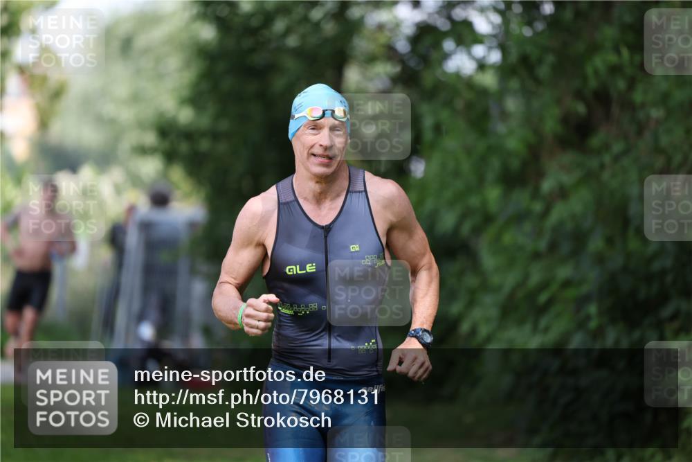 15.06.2025 - 7 Türme Triathlon Michael Strokosch http://msf.ph/oto/7968131 15.06.2025 12:54:09 Schwimmen 734, 760, 862, 930, 978, 990, 996, 1016, 1045, 1181 meine-sportfotos.de
