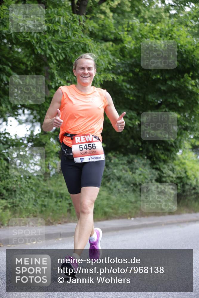 15.06.2025 - REWE Women's Run Jannik Wohlers http://msf.ph/oto/7968138 15.06.2025 10:03:15 Laufen 5456 meine-sportfotos.de