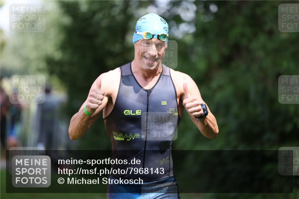 15.06.2025 - 7 Türme Triathlon Michael Strokosch http://msf.ph/oto/7968143 15.06.2025 12:54:10 Schwimmen 734, 760, 862, 930, 978, 990, 996, 1016, 1045, 1181 meine-sportfotos.de