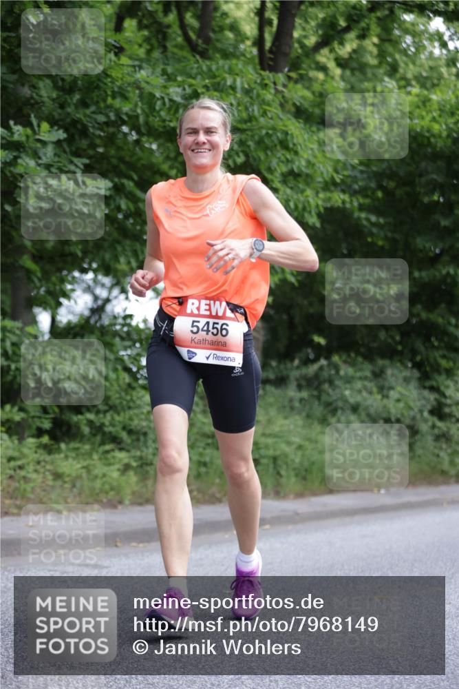 15.06.2025 - REWE Women's Run Jannik Wohlers http://msf.ph/oto/7968149 15.06.2025 10:03:15 Laufen 5456 meine-sportfotos.de