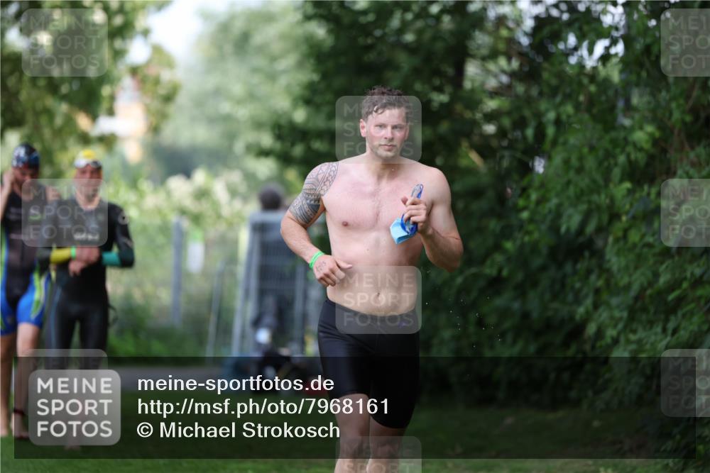 15.06.2025 - 7 Türme Triathlon Michael Strokosch http://msf.ph/oto/7968161 15.06.2025 12:54:14 Schwimmen 707, 734, 760, 862, 930, 978, 990, 996, 1016, 1045, 1181 meine-sportfotos.de