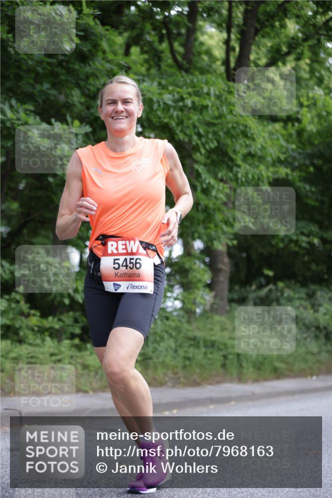 15.06.2025 - REWE Women's Run Jannik Wohlers http://msf.ph/oto/7968163 15.06.2025 10:03:15 Laufen 5456 meine-sportfotos.de