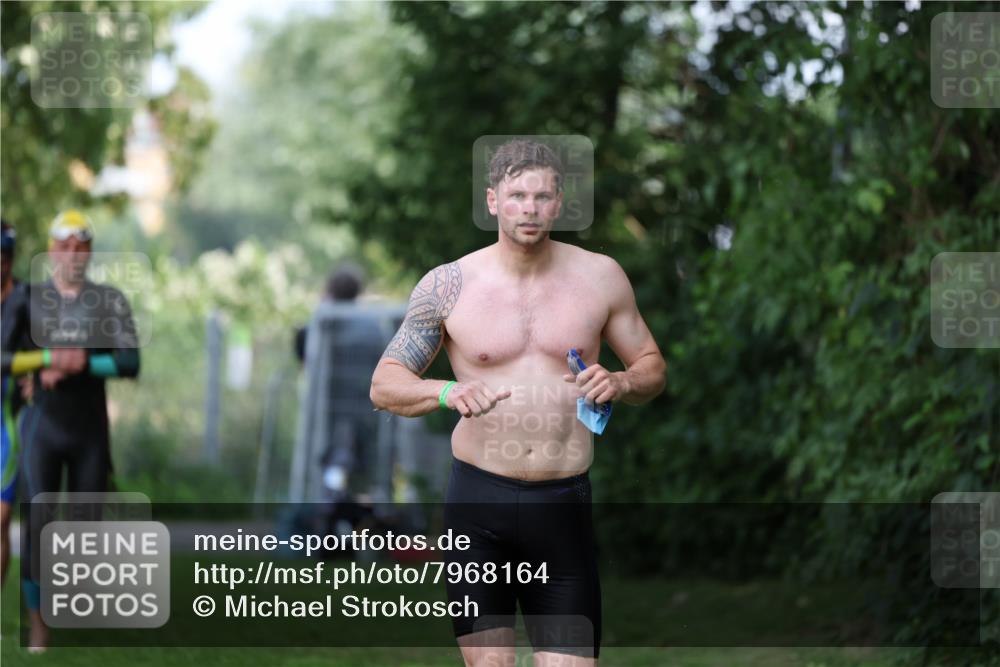 15.06.2025 - 7 Türme Triathlon Michael Strokosch http://msf.ph/oto/7968164 15.06.2025 12:54:14 Schwimmen 707, 734, 760, 862, 930, 978, 990, 996, 1016, 1045, 1181 meine-sportfotos.de