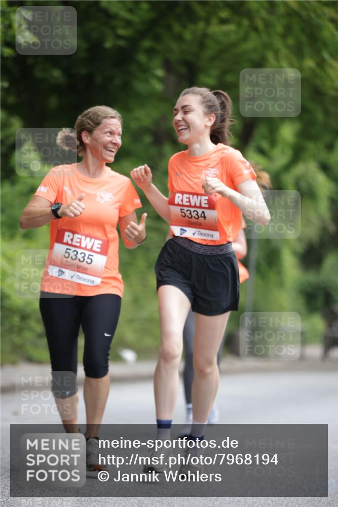 15.06.2025 - REWE Women's Run Jannik Wohlers http://msf.ph/oto/7968194 15.06.2025 10:03:20 Laufen 5335, 5334 meine-sportfotos.de