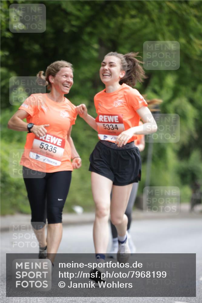 15.06.2025 - REWE Women's Run Jannik Wohlers http://msf.ph/oto/7968199 15.06.2025 10:03:21 Laufen 5335, 5334 meine-sportfotos.de