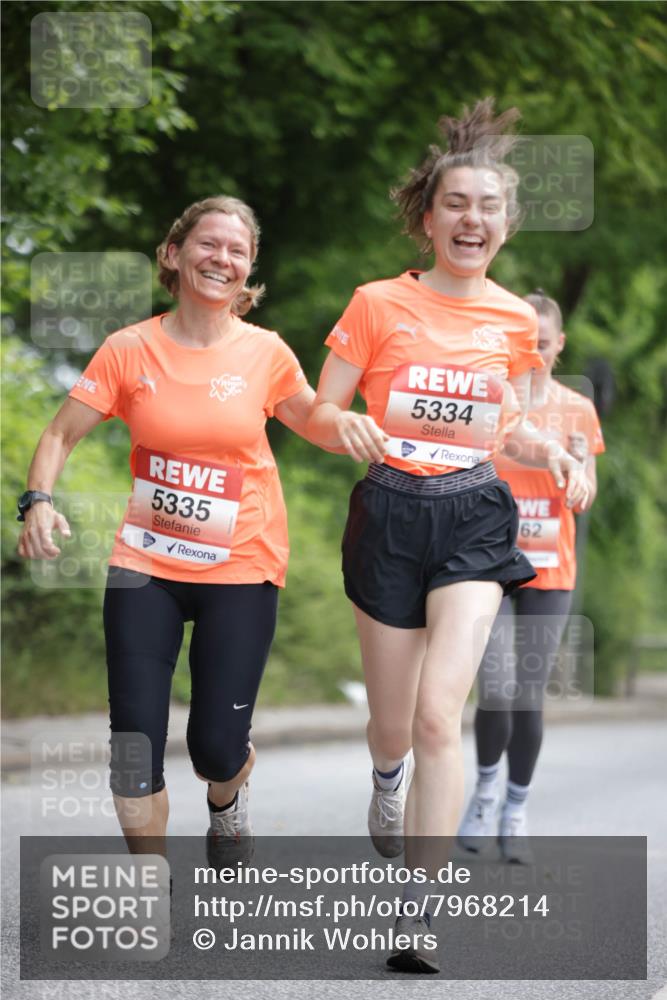 15.06.2025 - REWE Women's Run Jannik Wohlers http://msf.ph/oto/7968214 15.06.2025 10:03:21 Laufen 5335, 5334, 62 meine-sportfotos.de