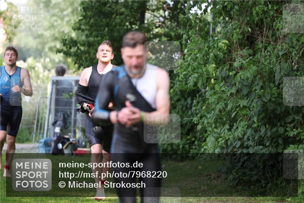 15.06.2025 - 7 Türme Triathlon Michael Strokosch http://msf.ph/oto/7968220 15.06.2025 12:54:22 Schwimmen 707, 734, 802, 930, 978, 990, 996, 998, 1006, 1016, 1045, 1105, 1181 meine-sportfotos.de