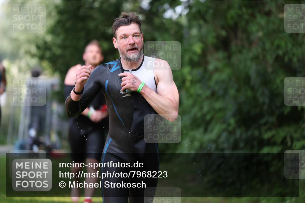 15.06.2025 - 7 Türme Triathlon Michael Strokosch http://msf.ph/oto/7968223 15.06.2025 12:54:23 Schwimmen 707, 734, 802, 930, 978, 990, 996, 998, 1006, 1016, 1045, 1104, 1105 meine-sportfotos.de