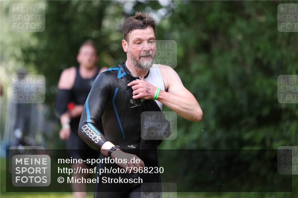 15.06.2025 - 7 Türme Triathlon Michael Strokosch http://msf.ph/oto/7968230 15.06.2025 12:54:23 Schwimmen 707, 734, 802, 930, 978, 990, 996, 998, 1006, 1016, 1045, 1104, 1105 meine-sportfotos.de