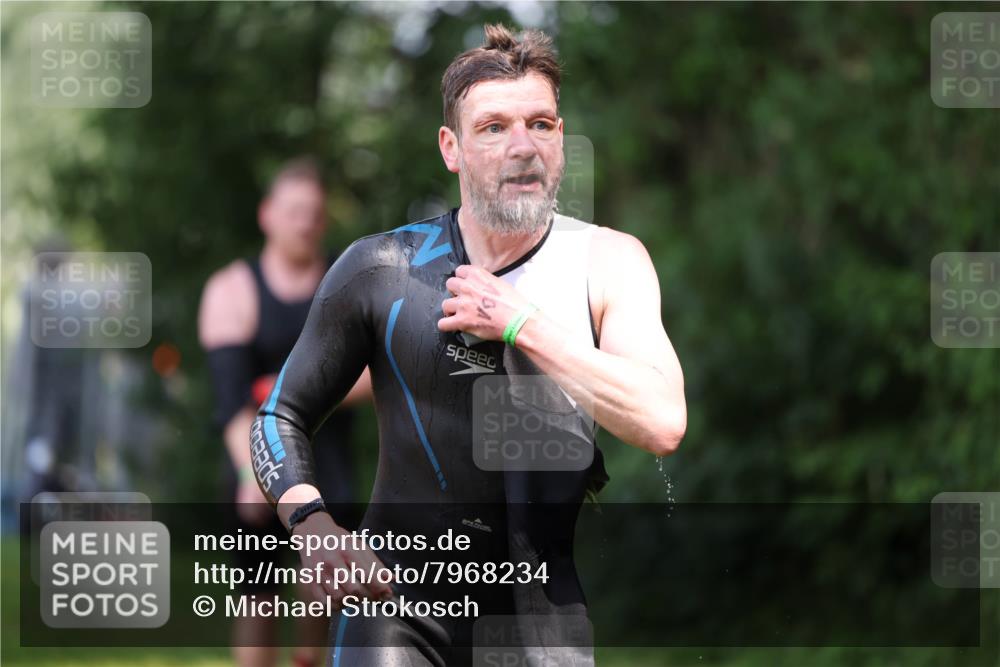 15.06.2025 - 7 Türme Triathlon Michael Strokosch http://msf.ph/oto/7968234 15.06.2025 12:54:23 Schwimmen 707, 734, 802, 930, 978, 990, 996, 998, 1006, 1016, 1045, 1104, 1105 meine-sportfotos.de