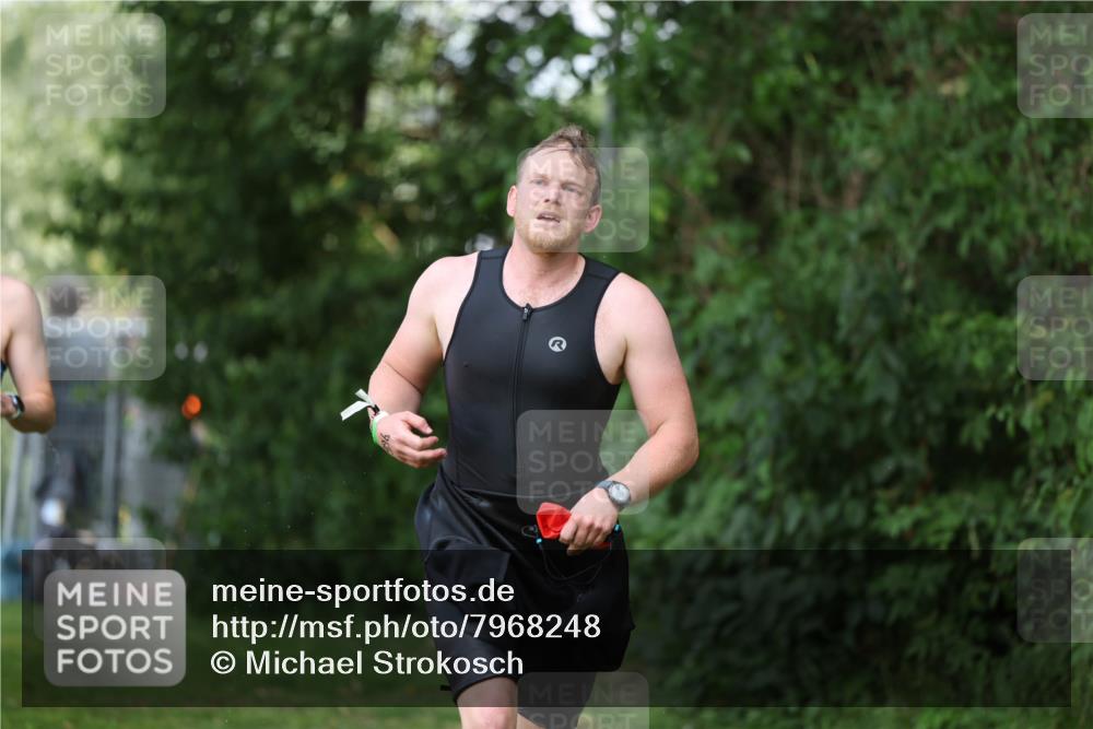 15.06.2025 - 7 Türme Triathlon Michael Strokosch http://msf.ph/oto/7968248 15.06.2025 12:54:24 Schwimmen 707, 734, 802, 930, 978, 990, 996, 998, 1006, 1016, 1045, 1104, 1105 meine-sportfotos.de