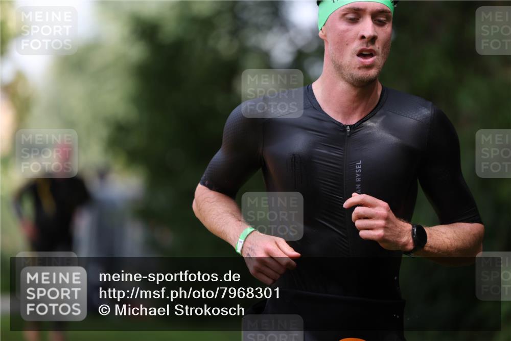 15.06.2025 - 7 Türme Triathlon Michael Strokosch http://msf.ph/oto/7968301 15.06.2025 12:54:29 Schwimmen 707, 734, 740, 802, 930, 978, 996, 998, 1006, 1016, 1104, 1105 meine-sportfotos.de