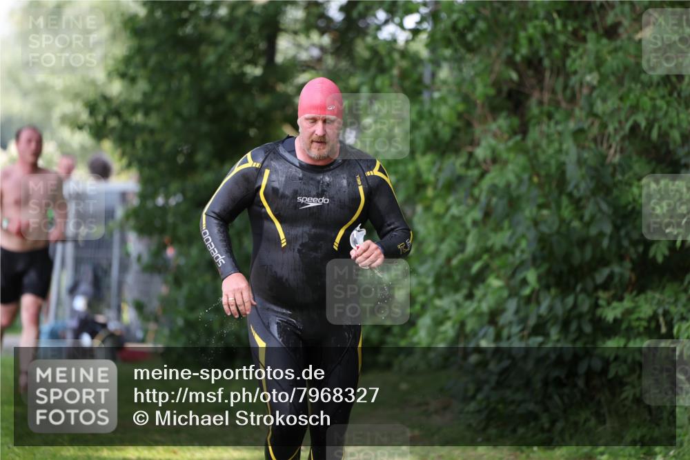 15.06.2025 - 7 Türme Triathlon Michael Strokosch http://msf.ph/oto/7968327 15.06.2025 12:54:33 Schwimmen 707, 734, 740, 802, 916, 939, 978, 996, 998, 1006, 1104, 1105 meine-sportfotos.de