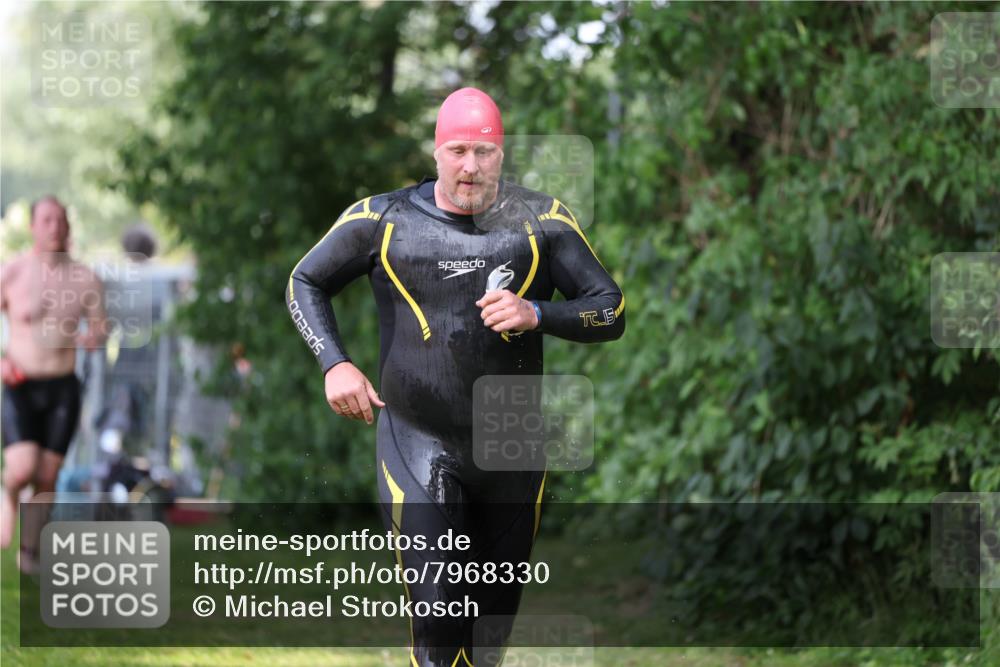 15.06.2025 - 7 Türme Triathlon Michael Strokosch http://msf.ph/oto/7968330 15.06.2025 12:54:33 Schwimmen 707, 734, 740, 802, 916, 939, 978, 996, 998, 1006, 1104, 1105 meine-sportfotos.de