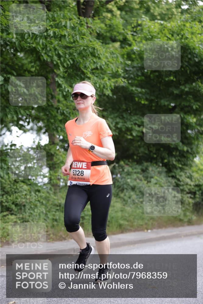 15.06.2025 - REWE Women's Run Jannik Wohlers http://msf.ph/oto/7968359 15.06.2025 10:03:37 Laufen 5328 meine-sportfotos.de