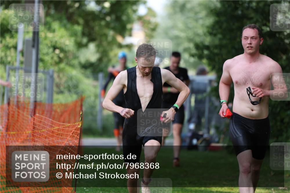 15.06.2025 - 7 Türme Triathlon Michael Strokosch http://msf.ph/oto/7968368 15.06.2025 12:54:37 Schwimmen 707, 719, 734, 740, 802, 916, 939, 945, 998, 1006, 1104, 1105, 1182 meine-sportfotos.de