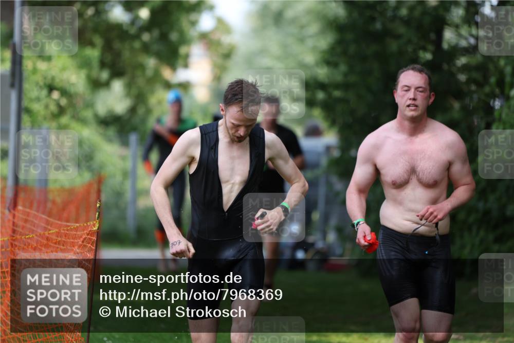 15.06.2025 - 7 Türme Triathlon Michael Strokosch http://msf.ph/oto/7968369 15.06.2025 12:54:37 Schwimmen 707, 719, 734, 740, 802, 916, 939, 945, 998, 1006, 1104, 1105, 1182 meine-sportfotos.de