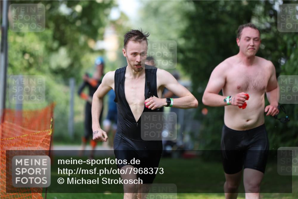 15.06.2025 - 7 Türme Triathlon Michael Strokosch http://msf.ph/oto/7968373 15.06.2025 12:54:37 Schwimmen 707, 719, 734, 740, 802, 916, 939, 945, 998, 1006, 1104, 1105, 1182 meine-sportfotos.de