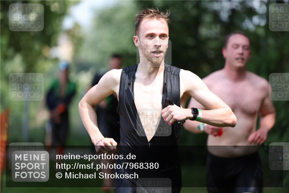 15.06.2025 - 7 Türme Triathlon Michael Strokosch http://msf.ph/oto/7968380 15.06.2025 12:54:38 Schwimmen 707, 719, 734, 740, 802, 916, 939, 945, 998, 1006, 1104, 1105, 1182 meine-sportfotos.de
