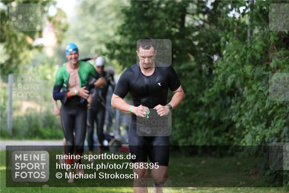 15.06.2025 - 7 Türme Triathlon Michael Strokosch http://msf.ph/oto/7968395 15.06.2025 12:54:40 Schwimmen 707, 719, 740, 802, 916, 939, 945, 998, 1006, 1024, 1104, 1105, 1182 meine-sportfotos.de