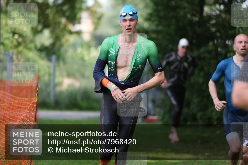 15.06.2025 - 7 Türme Triathlon Michael Strokosch http://msf.ph/oto/7968420 15.06.2025 12:54:42 Schwimmen 707, 719, 740, 802, 916, 939, 945, 998, 1006, 1024, 1104, 1105, 1182 meine-sportfotos.de