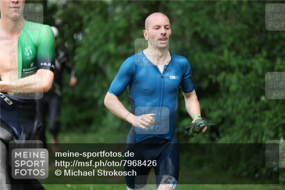15.06.2025 - 7 Türme Triathlon Michael Strokosch http://msf.ph/oto/7968426 15.06.2025 12:54:43 Schwimmen 707, 719, 740, 802, 881, 916, 939, 945, 998, 1006, 1024, 1104, 1105, 1182 meine-sportfotos.de