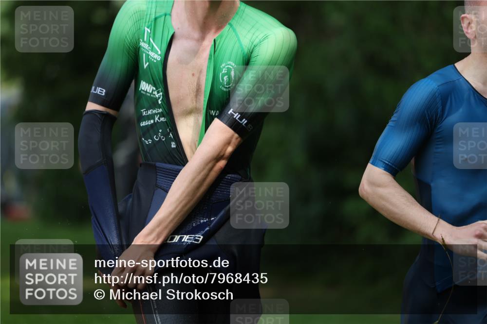 15.06.2025 - 7 Türme Triathlon Michael Strokosch http://msf.ph/oto/7968435 15.06.2025 12:54:44 Schwimmen 707, 719, 740, 802, 881, 916, 939, 945, 998, 1006, 1024, 1104, 1105, 1182 meine-sportfotos.de