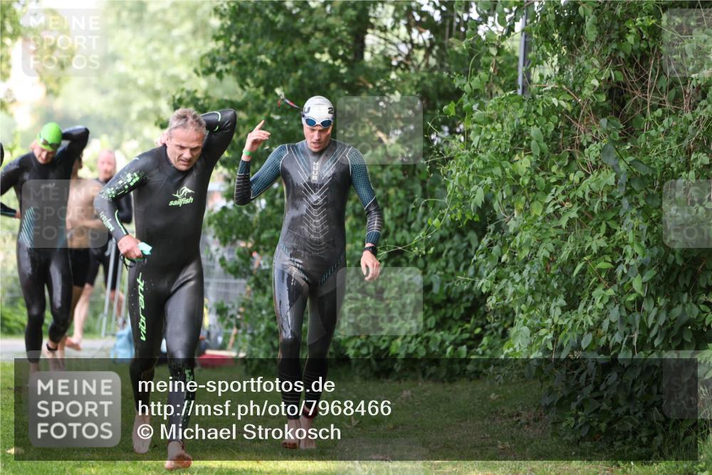 15.06.2025 - 7 Türme Triathlon Michael Strokosch http://msf.ph/oto/7968466 15.06.2025 12:54:48 Schwimmen 157, 701, 719, 723, 740, 762, 881, 916, 939, 945, 998, 1006, 1024, 1104, 1105, 1182 meine-sportfotos.de