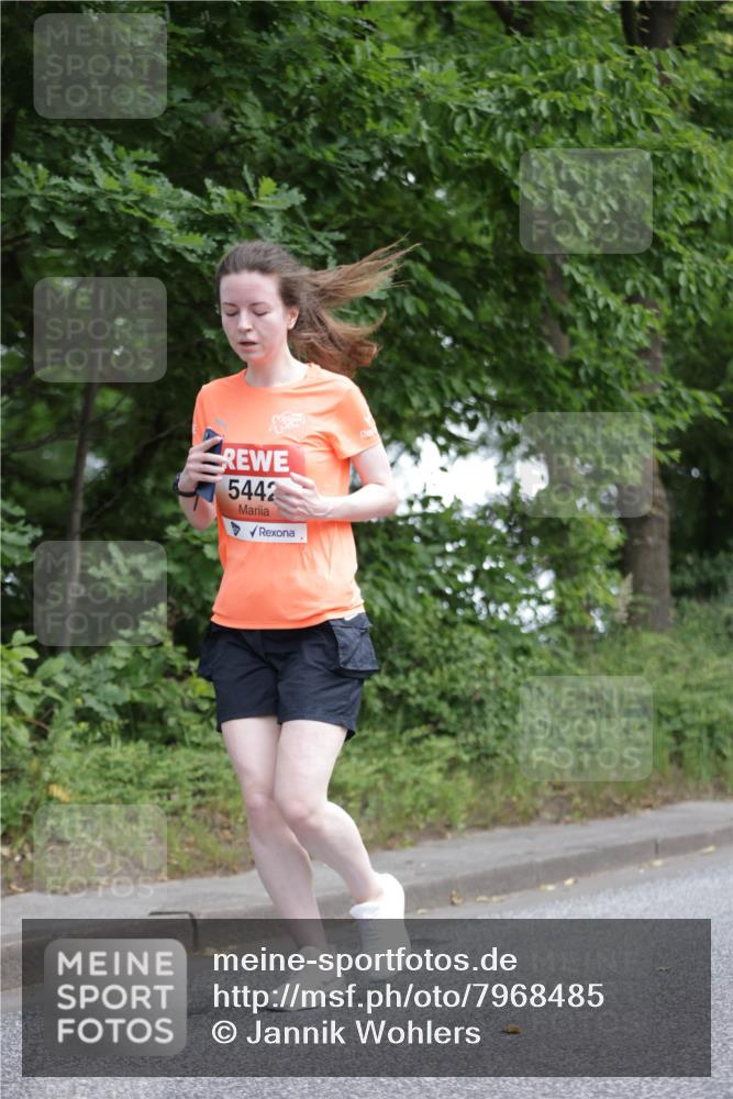 15.06.2025 - REWE Women's Run Jannik Wohlers http://msf.ph/oto/7968485 15.06.2025 10:03:46 Laufen 5442 meine-sportfotos.de