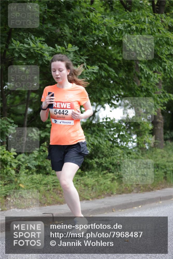 15.06.2025 - REWE Women's Run Jannik Wohlers http://msf.ph/oto/7968487 15.06.2025 10:03:46 Laufen 5442 meine-sportfotos.de