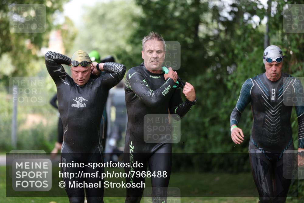 15.06.2025 - 7 Türme Triathlon Michael Strokosch http://msf.ph/oto/7968488 15.06.2025 12:54:50 Schwimmen 157, 701, 719, 723, 740, 762, 881, 916, 939, 945, 998, 1024, 1104, 1105, 1182 meine-sportfotos.de