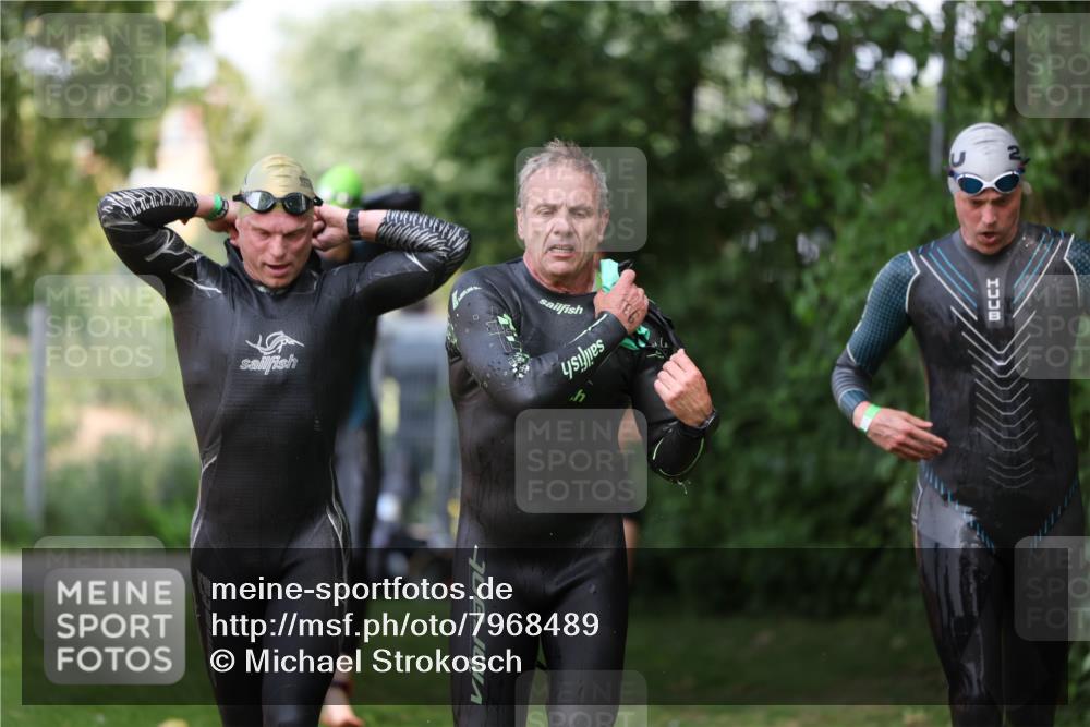 15.06.2025 - 7 Türme Triathlon Michael Strokosch http://msf.ph/oto/7968489 15.06.2025 12:54:51 Schwimmen 157, 701, 719, 723, 740, 762, 881, 916, 939, 945, 998, 1024, 1104, 1105, 1182 meine-sportfotos.de