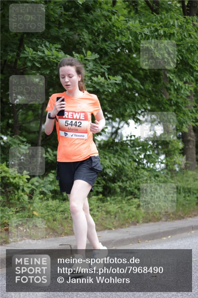 15.06.2025 - REWE Women's Run Jannik Wohlers http://msf.ph/oto/7968490 15.06.2025 10:03:46 Laufen 5442 meine-sportfotos.de