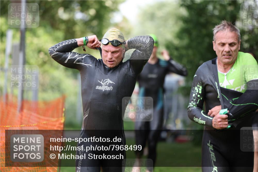 15.06.2025 - 7 Türme Triathlon Michael Strokosch http://msf.ph/oto/7968499 15.06.2025 12:54:52 Schwimmen 157, 701, 719, 723, 740, 762, 881, 916, 939, 945, 998, 1024, 1104, 1182 meine-sportfotos.de