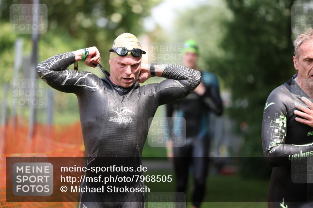 15.06.2025 - 7 Türme Triathlon Michael Strokosch http://msf.ph/oto/7968505 15.06.2025 12:54:52 Schwimmen 157, 701, 719, 723, 740, 762, 881, 916, 939, 945, 998, 1024, 1104, 1182 meine-sportfotos.de