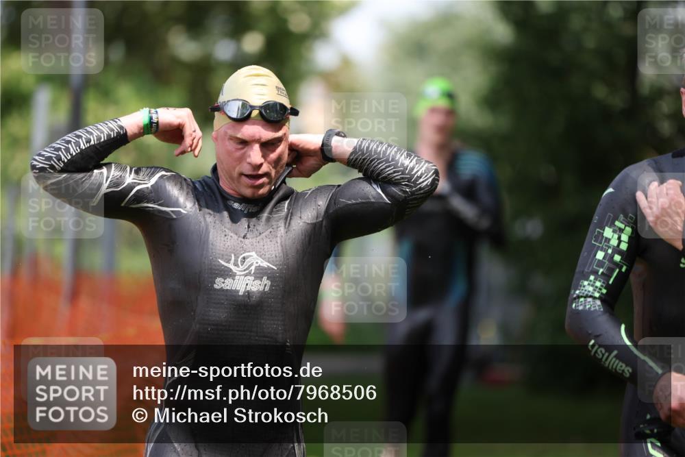 15.06.2025 - 7 Türme Triathlon Michael Strokosch http://msf.ph/oto/7968506 15.06.2025 12:54:52 Schwimmen 157, 701, 719, 723, 740, 762, 881, 916, 939, 945, 998, 1024, 1104, 1182 meine-sportfotos.de