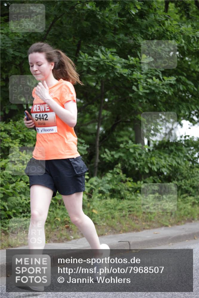 15.06.2025 - REWE Women's Run Jannik Wohlers http://msf.ph/oto/7968507 15.06.2025 10:03:46 Laufen 5442 meine-sportfotos.de